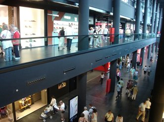 Interior de un centro comercial